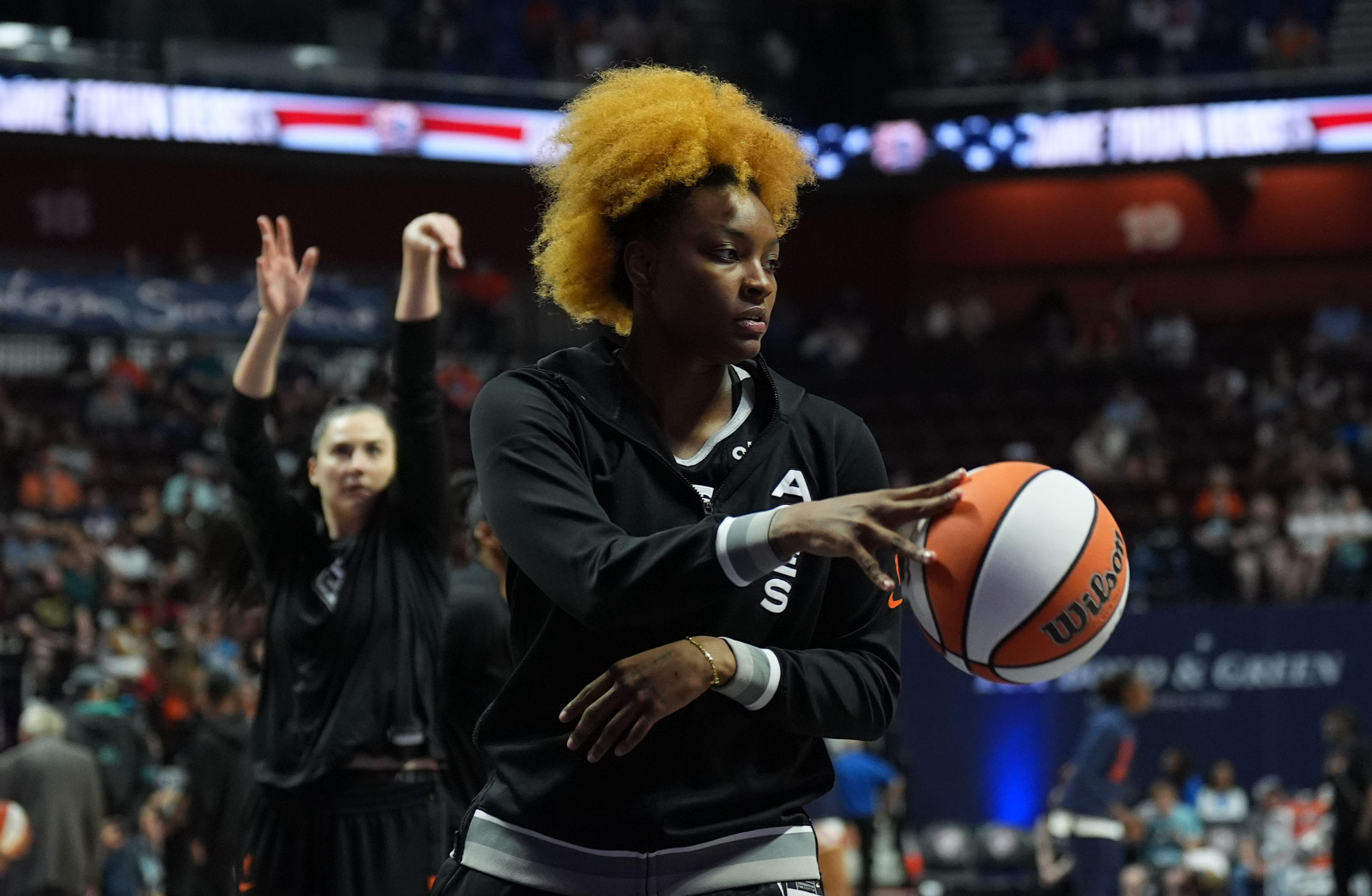 Becky Hammon explains how NaLyssa Smith fits in Las Vegas. (Photo: IMAGN)